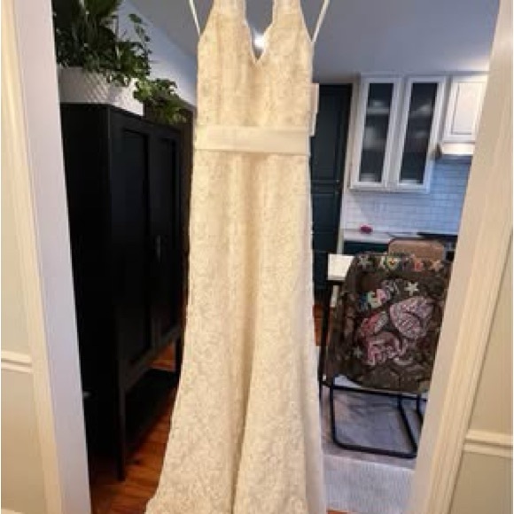 David’s Bridal Wedding Dress/ Gown Ivory lace and pearls - Picture 3 of 5